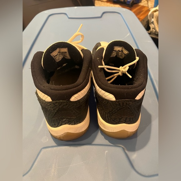 Air Jordan 11 Retro Low IE White/Black 2011 - Picture 3 of 6
